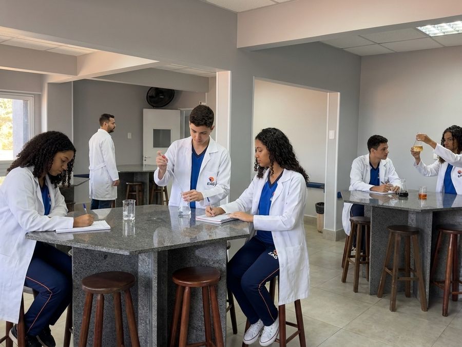 Laboratório do Ensino Médio do Colégio EAG